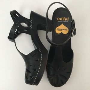 🌹EUC Hasbeens Swedish Cutout Clogs 🌹